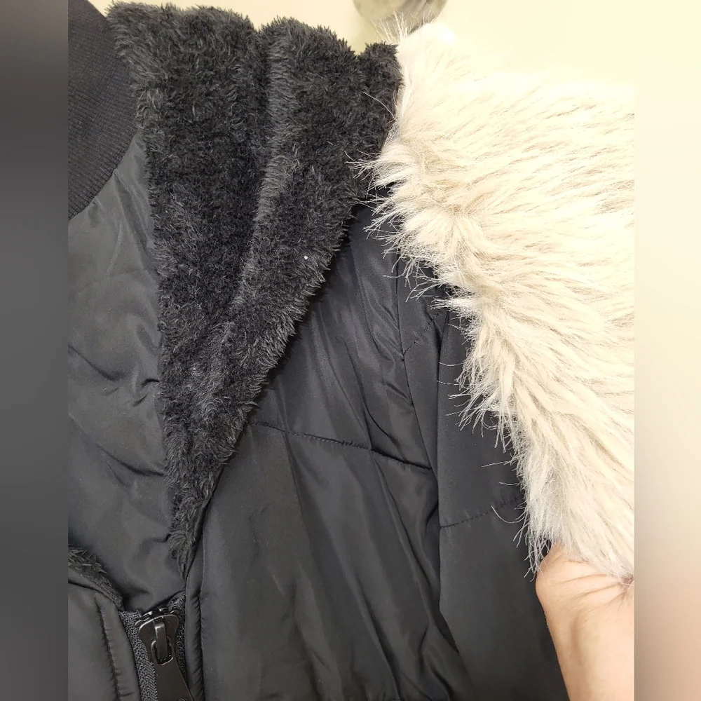 Women's XL Black hooded puffer coat fleece lined hood & removable faux fur trim.